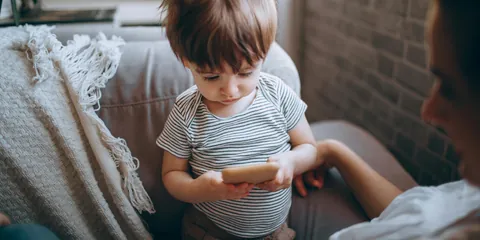 Écrans et cerveau de l'enfant : l'étude de Singapour